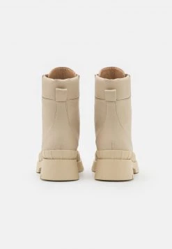 RAID Femme PRESTONE CHUNKY BOOT Bottines à Plateau Ecru -Pas Cher RAID Boutique 1af71e7b55684bb98306365c52f1ec68