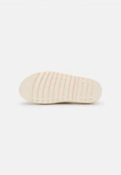 RAID LARRA Tongs Cream Femme -Pas Cher RAID Boutique 1c41bae91ec24f0aae63126530f446e4