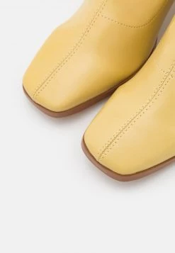 RAID LENNYO Bottes Butter Yellow Femme -Pas Cher RAID Boutique 22f70cac2b6b446a9cbd1bb6d1234c5d