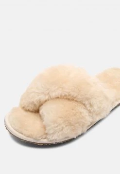 RAID DEANA Chaussons Off White Femme -Pas Cher RAID Boutique 341fa32034c641aaacc82934179c2da6