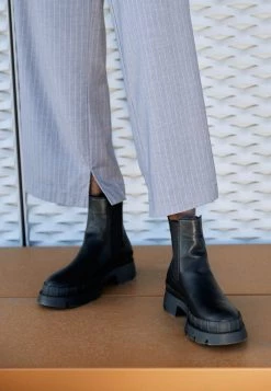 RAID TURNER Bottines à Plateau Black Femme -Pas Cher RAID Boutique 53d3e627c09b40bcb1da4fac98e5fd93