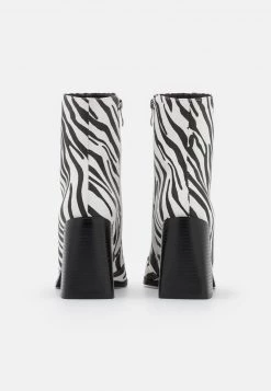 RAID REYAN Bottines Black Femme -Pas Cher RAID Boutique 5c9c2cbda8654f1099d4a266712f20a6