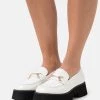 RAID Femme MONSTERR Mocassins White -Pas Cher RAID Boutique 62d7ebbbd5da44e4ac912e9681f3cca5