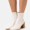 RAID STEFANIA Bottines Cream Femme -Pas Cher RAID Boutique 72f77febe635457e9e5ac60e52e197d3