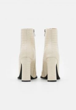 RAID DELPHI Bottines Offwhite Femme -Pas Cher RAID Boutique 763da4333a4a4419b06cc817a41fd62a