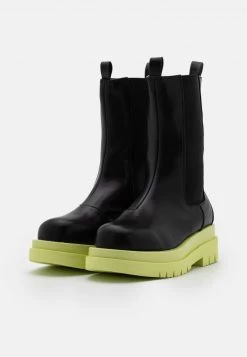 RAID KENDALL Bottes à Plateau Black Femme -Pas Cher RAID Boutique 76d6e3f644324ebbb795e7dfc3c31c25