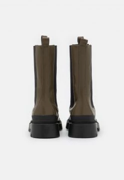 RAID TAXON Bottes à Plateau Khaki Femme -Pas Cher RAID Boutique 77a70ace5f8f4e578c5f872b5a37f62a