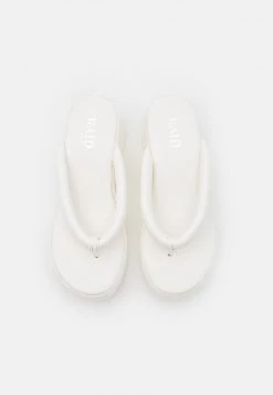 RAID Femme AARIA Tongs White -Pas Cher RAID Boutique 7b2da7e0a47746bcb4675a13e7c189b1