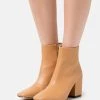 RAID Femme HOLLIS Boots à Talons Camel 2 RAID Femme HOLLIS Boots à Talons Camel -Pas Cher RAID Boutique 8096bd79c96a42119724893c9a104356