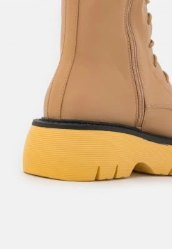 RAID Femme COLIRA Bottes à Lacets Nude -Pas Cher RAID Boutique 9bb5594b25e04499a38ebb5b9ec648a5