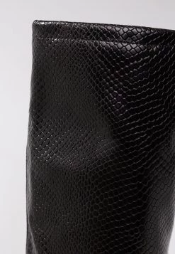 RAID ELLE Cuissardes Black Femme 11 RAID ELLE Cuissardes Black Femme -Pas Cher RAID Boutique a576bbc776404577b349fde5c098f87d