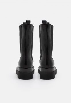 RAID NEWPORT Bottes à Plateau Black Femme -Pas Cher RAID Boutique b4cc6074324a46b79ea9b041c4dedc17