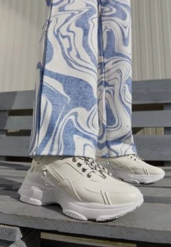 RAID Femme IBIZA Baskets Basses White -Pas Cher RAID Boutique b621f3a3a74248779db13bbcec99e69c