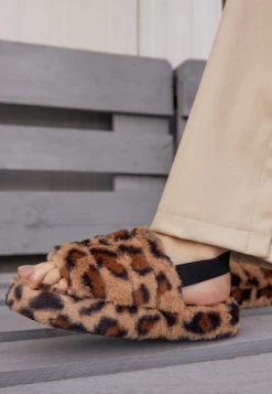 RAID Femme GIA Chaussons Brown -Pas Cher RAID Boutique d82166362f01429c93b36ce654ad2ea5