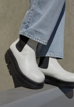 RAID KENDALL Bottes à Plateau White Femme -Pas Cher RAID Boutique e5d9119f6a0647ac81612ae062a95211