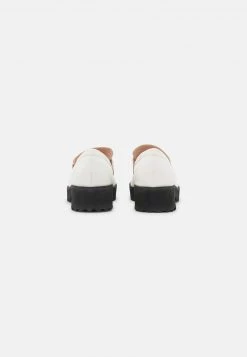 RAID CHASE Mocassins Cream Femme -Pas Cher RAID Boutique e6fdadba4e2b4976b7f78617fc1b8486