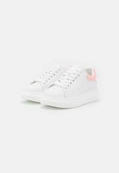 RAID CELESTE Baskets Basses White/pink Femme -Pas Cher RAID Boutique e79cbb848b714aa9881f2e37f05c1eb7